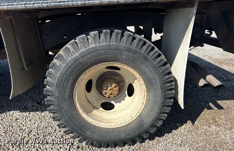 image for item ER2476 1988 GMC V3500 flatbed pickup truck