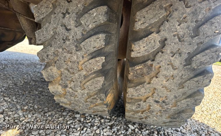 image for item ER2476 1988 GMC V3500 flatbed pickup truck