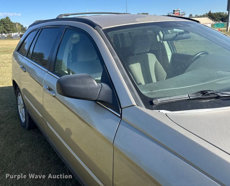 image for item ER2486 2005 Chrysler Pacifica SUV