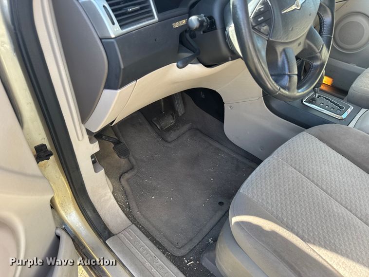 image for item ER2486 2005 Chrysler Pacifica SUV