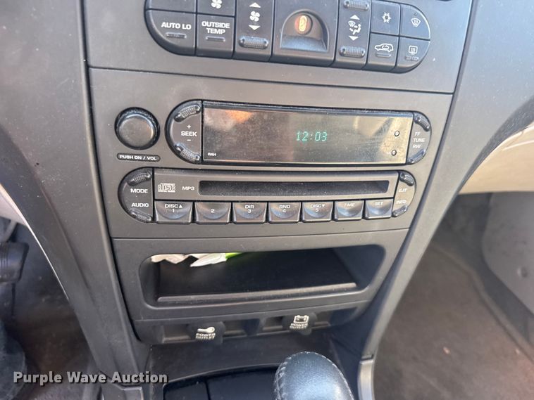 image for item ER2486 2005 Chrysler Pacifica SUV