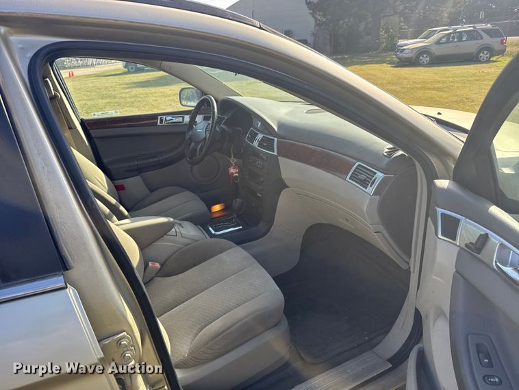 image for item ER2486 2005 Chrysler Pacifica SUV