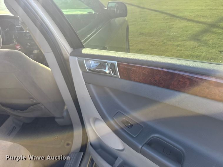 image for item ER2486 2005 Chrysler Pacifica SUV