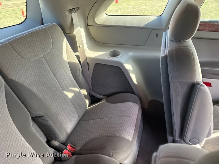 image for item ER2486 2005 Chrysler Pacifica SUV