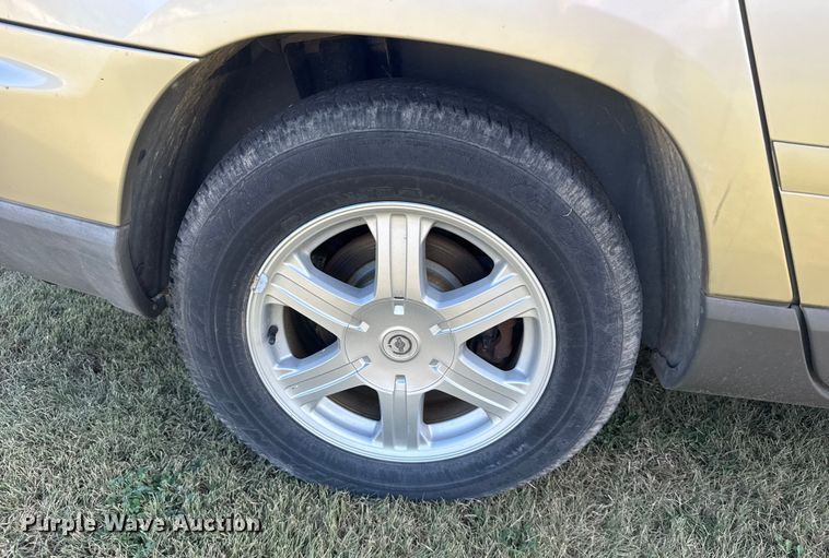 image for item ER2486 2005 Chrysler Pacifica SUV