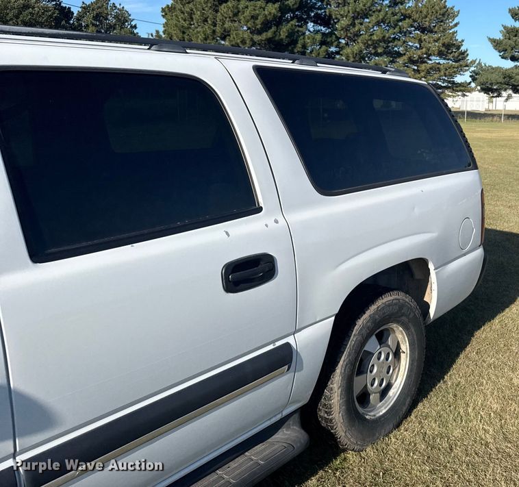 image for item ER2487 2003 Chevrolet Suburban SUV