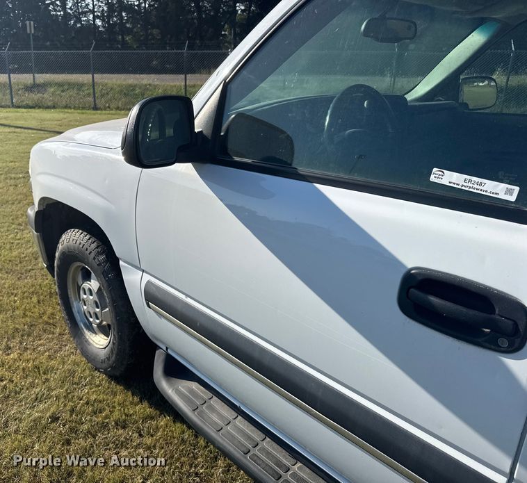 image for item ER2487 2003 Chevrolet Suburban SUV