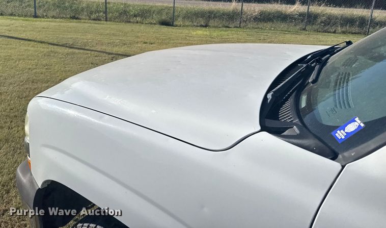 image for item ER2487 2003 Chevrolet Suburban SUV