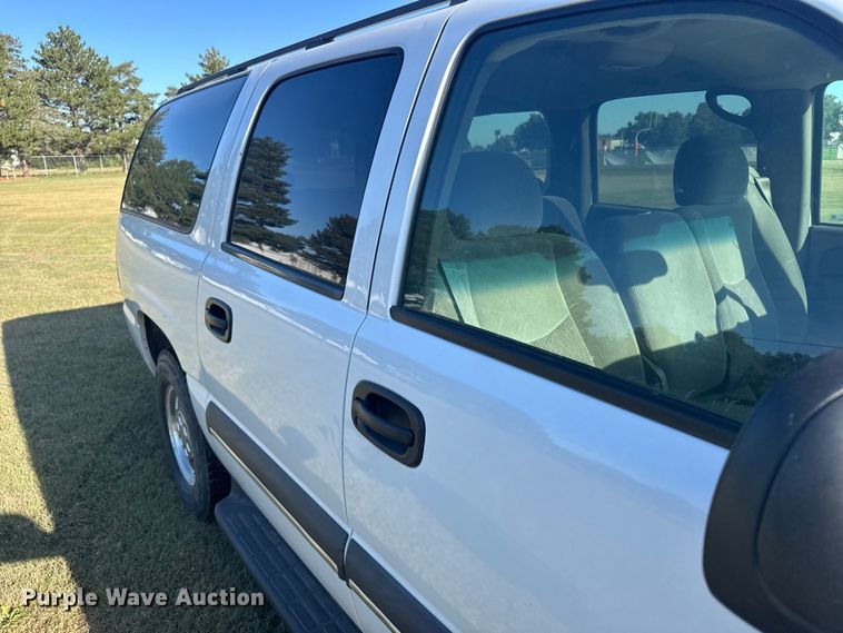image for item ER2487 2003 Chevrolet Suburban SUV