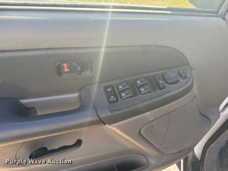 image for item ER2487 2003 Chevrolet Suburban SUV