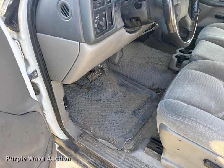 image for item ER2487 2003 Chevrolet Suburban SUV