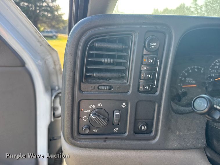 image for item ER2487 2003 Chevrolet Suburban SUV