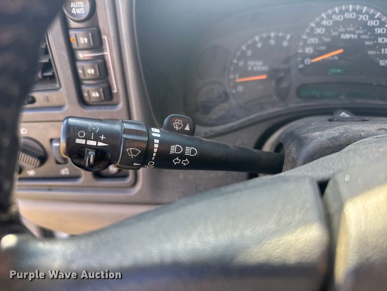 image for item ER2487 2003 Chevrolet Suburban SUV