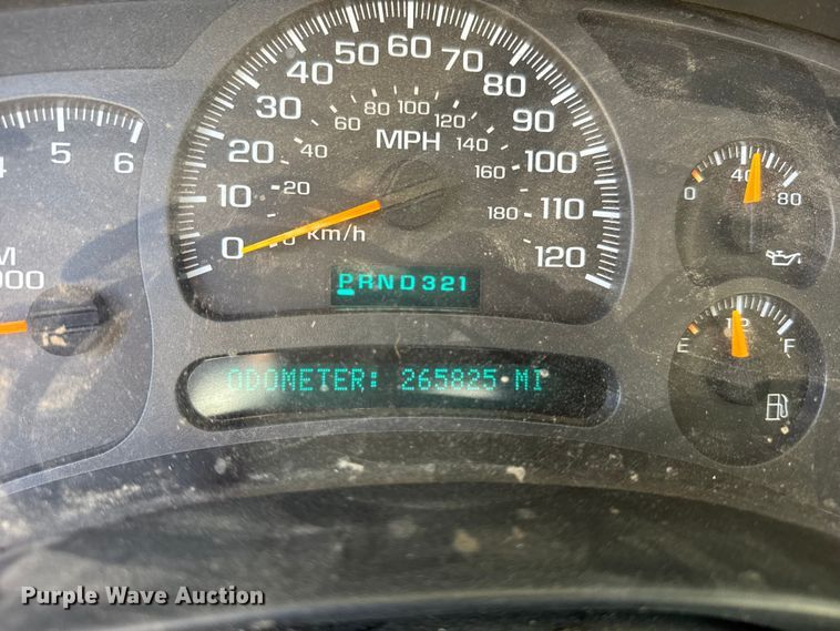 image for item ER2487 2003 Chevrolet Suburban SUV