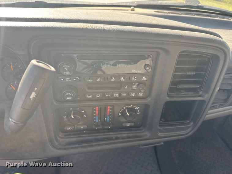 image for item ER2487 2003 Chevrolet Suburban SUV