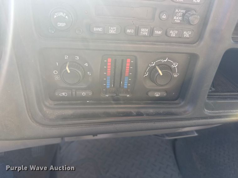 image for item ER2487 2003 Chevrolet Suburban SUV