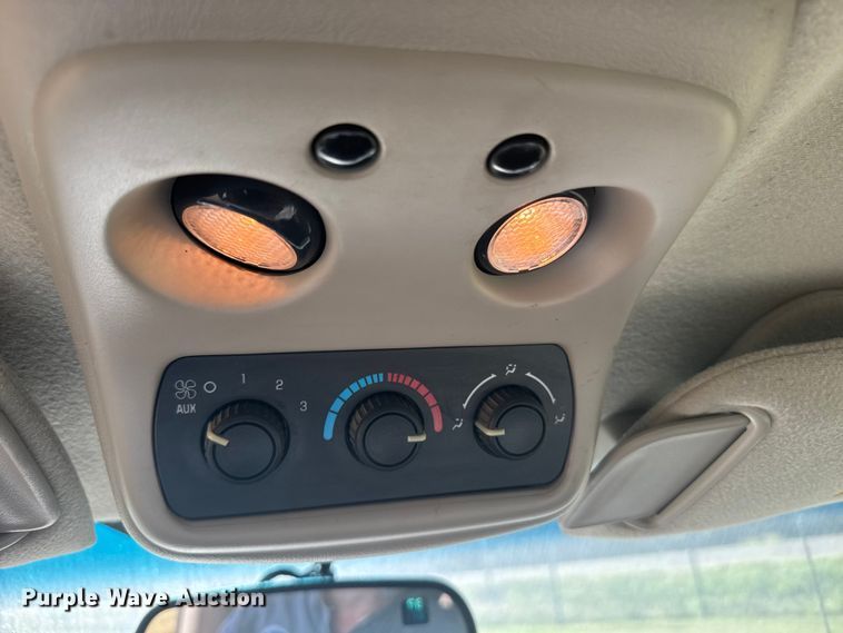 image for item ER2487 2003 Chevrolet Suburban SUV