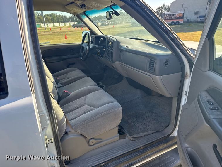 image for item ER2487 2003 Chevrolet Suburban SUV