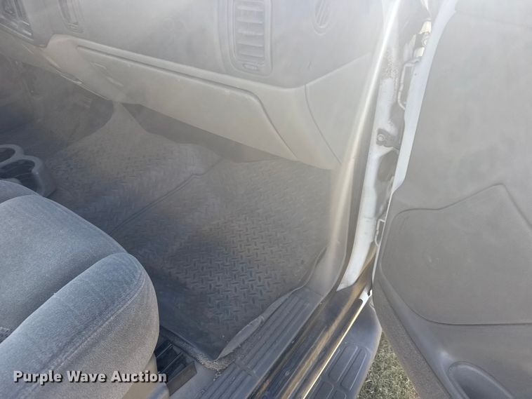 image for item ER2487 2003 Chevrolet Suburban SUV