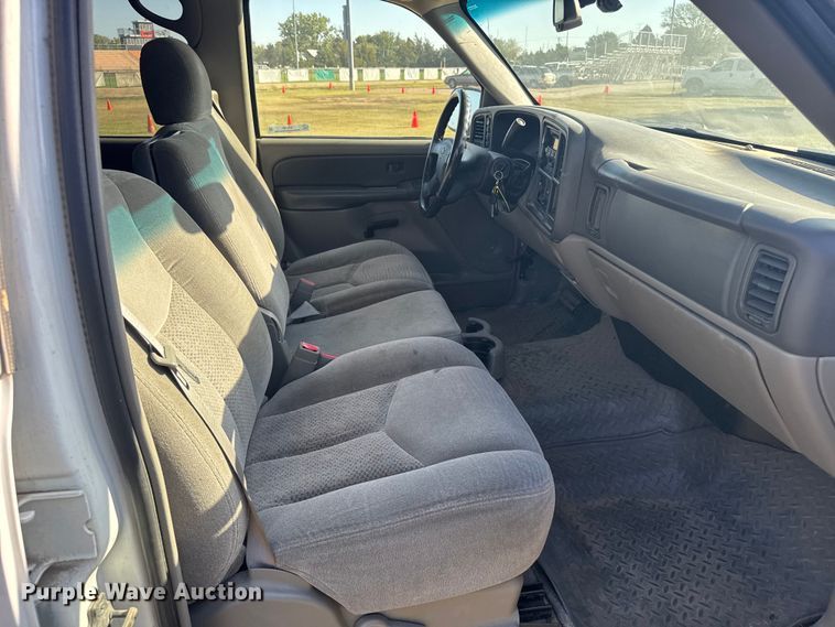 image for item ER2487 2003 Chevrolet Suburban SUV