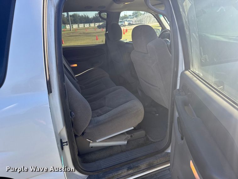 image for item ER2487 2003 Chevrolet Suburban SUV