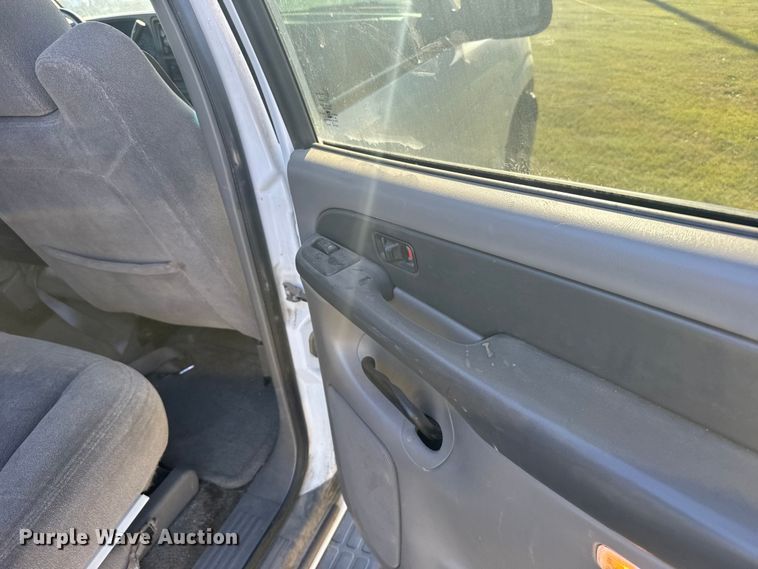 image for item ER2487 2003 Chevrolet Suburban SUV