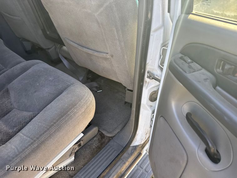 image for item ER2487 2003 Chevrolet Suburban SUV