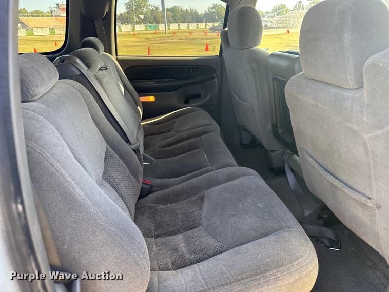 image for item ER2487 2003 Chevrolet Suburban SUV