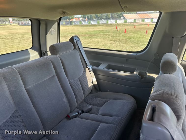 image for item ER2487 2003 Chevrolet Suburban SUV