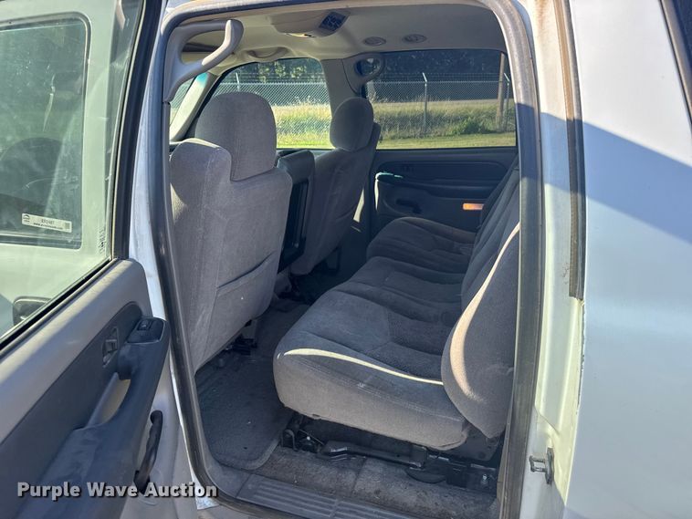 image for item ER2487 2003 Chevrolet Suburban SUV