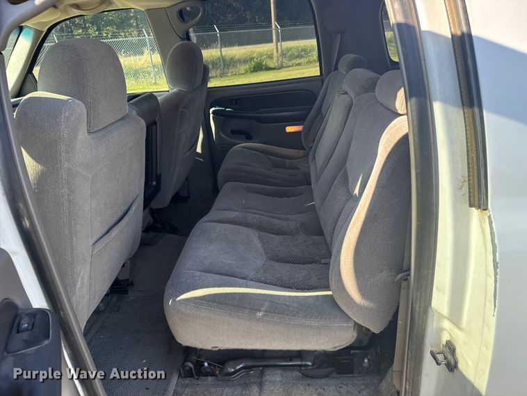 image for item ER2487 2003 Chevrolet Suburban SUV