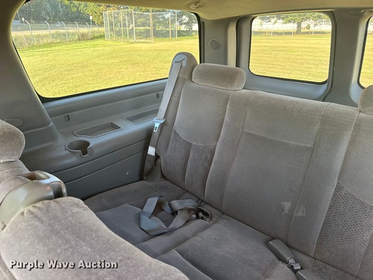 image for item ER2487 2003 Chevrolet Suburban SUV