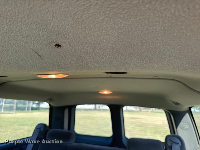 image for item ER2487 2003 Chevrolet Suburban SUV