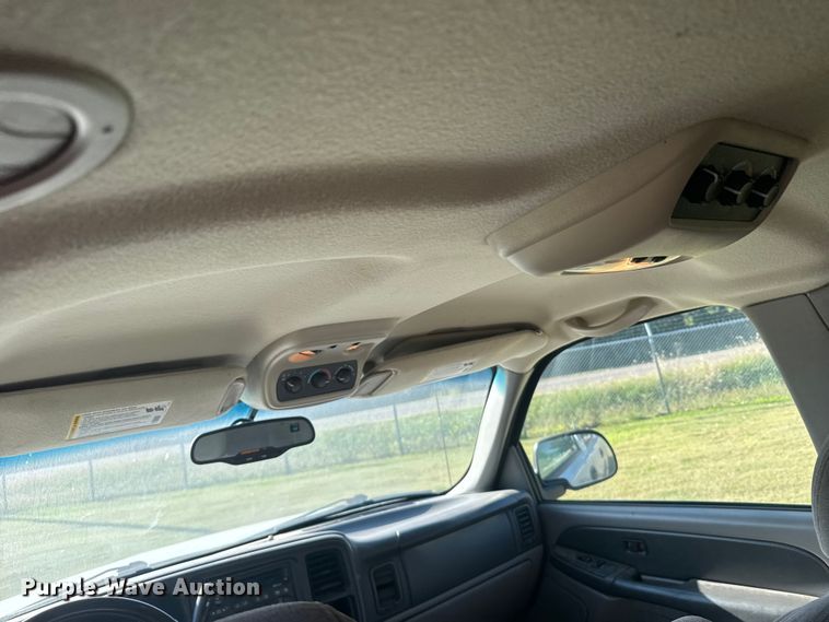 image for item ER2487 2003 Chevrolet Suburban SUV