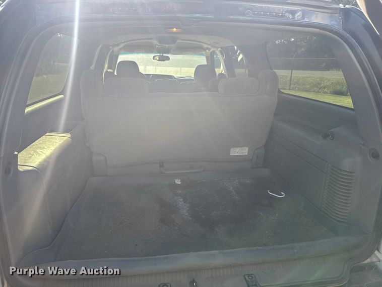 image for item ER2487 2003 Chevrolet Suburban SUV