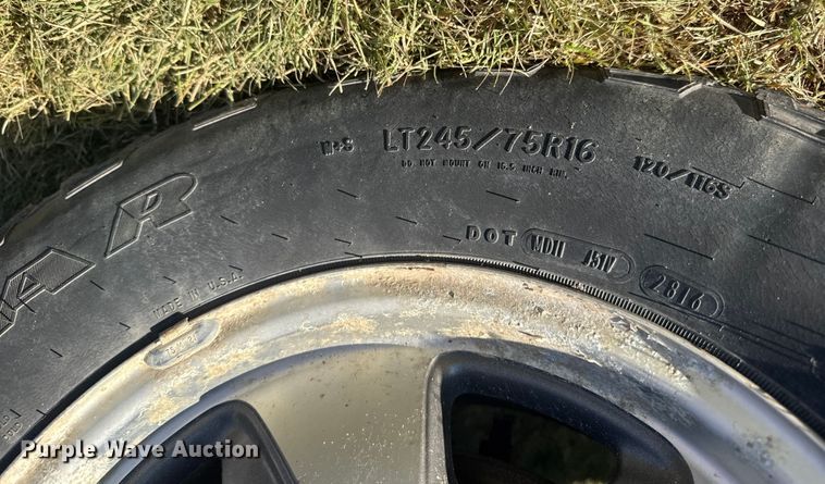 image for item ER2487 2003 Chevrolet Suburban SUV