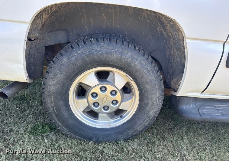 image for item ER2487 2003 Chevrolet Suburban SUV