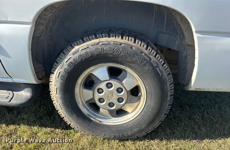 image for item ER2487 2003 Chevrolet Suburban SUV