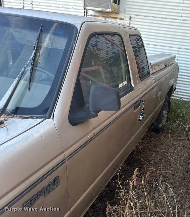 image for item ER2488 1993 Ford Ranger SuperCab pickup truck