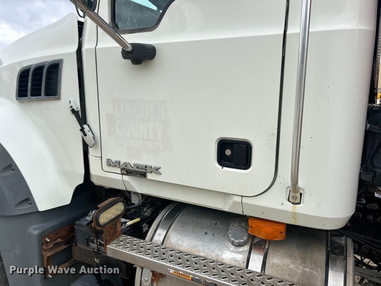 image for item ET3212 2010 Mack GU713 dump truck