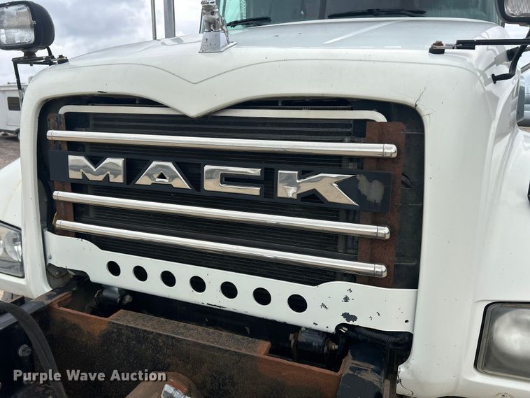 image for item ET3212 2010 Mack GU713 dump truck