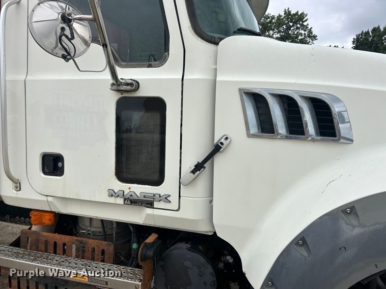 image for item ET3212 2010 Mack GU713 dump truck