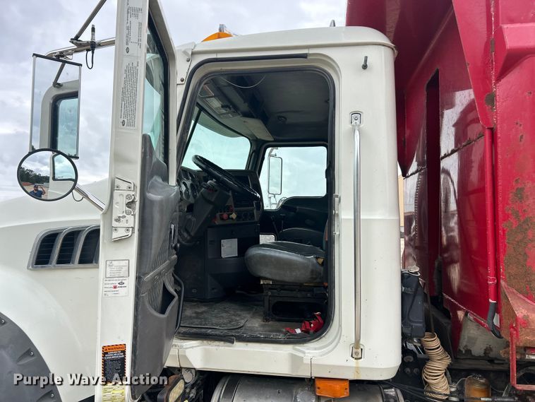 image for item ET3212 2010 Mack GU713 dump truck