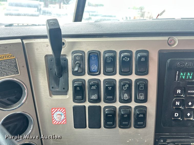 image for item ET3212 2010 Mack GU713 dump truck