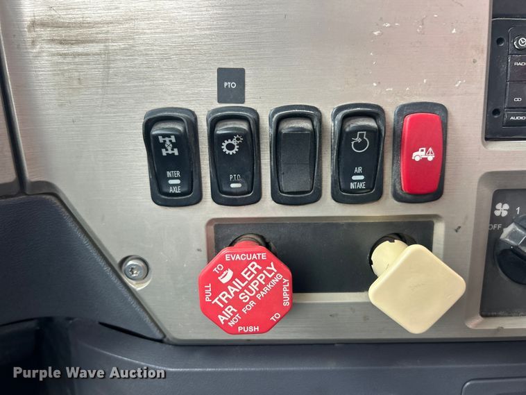 image for item ET3212 2010 Mack GU713 dump truck