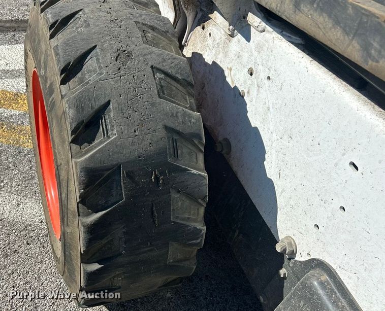 image for item ET3213 2019 Bobcat S650 skid steer loader