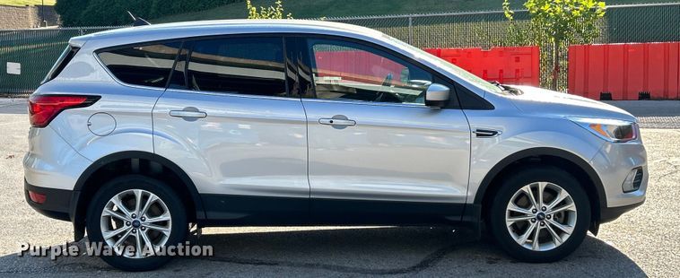 image for item ET3216 2019 Ford Escape SE SUV