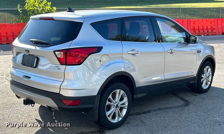 image for item ET3216 2019 Ford Escape SE SUV