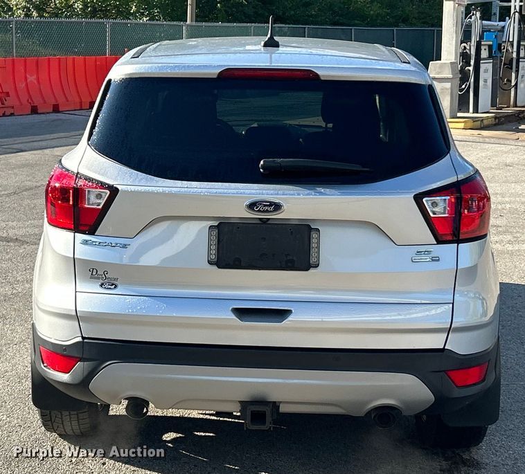image for item ET3216 2019 Ford Escape SE SUV