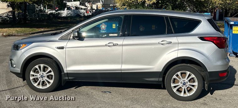 image for item ET3216 2019 Ford Escape SE SUV